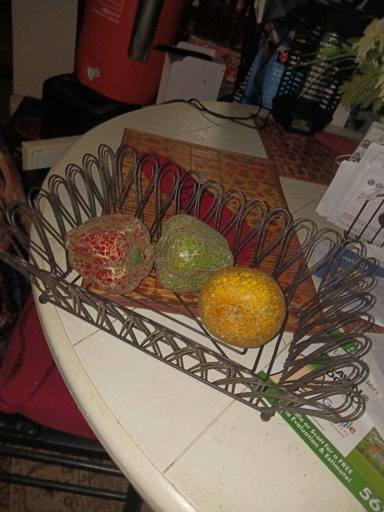 BLACK METAL FRUIT ETC BASKET 5 FINAL PRICE FRUIT NOT INCLUDED