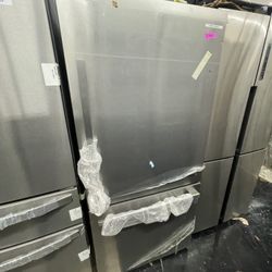 Hisense Bottom Freezer In Stainless Steel New Open Box Coubter Depth 