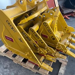 Mini Excavator Caterpillar 301 Bucket GP 18-inch width.