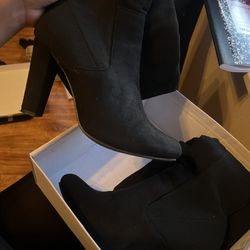 Size 10 Women’s High Heel Boot (black) 