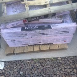 36 Packs Of Shingles And 9 Rolls Of 90  Weight 