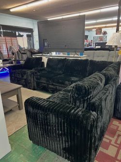 🔥Hot Deal🔥Brand New Sectional Couch with Cup holders and Charger $999, Payment available, Delivery Available.