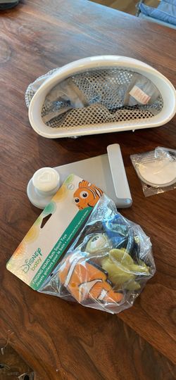 Disney Baby Finding Nemo Bath Squirt Toys and a bath toy holder