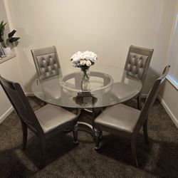 Table With 4 Chairs 