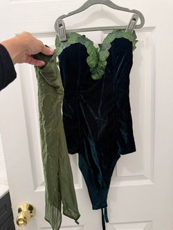 Poison ivy size medium