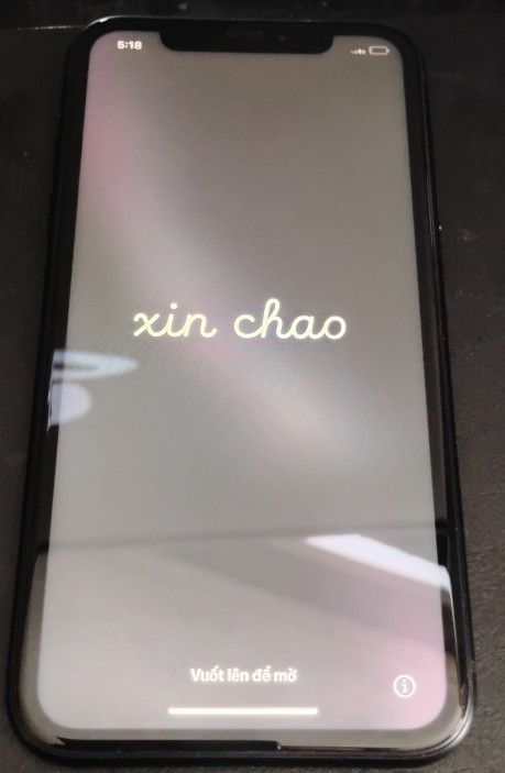iPhone XR Locked iCloud / Condition Are Great not Broken or Scratches