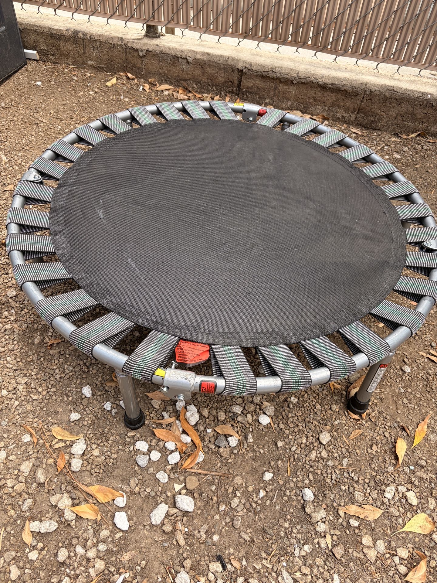 🌀 Foldable Mini Trampoline – Compact & Portable – $30 Quick Sale 🌀