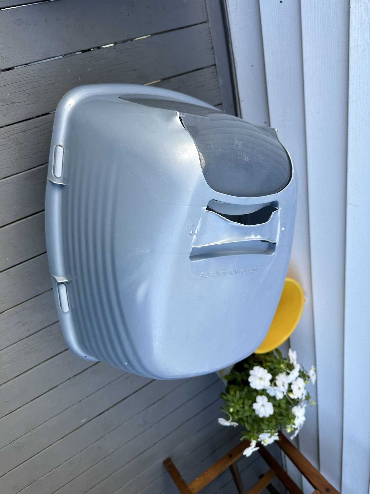 Enclosed Cat Box