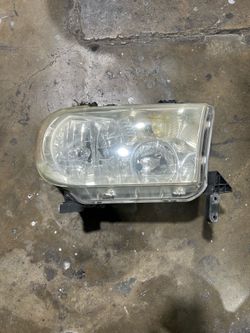 2007 - 2013 TOYOTA TUNDRA HEADLIGHT PASSENGER SIDE 2008 - 2017 SEQUOIA