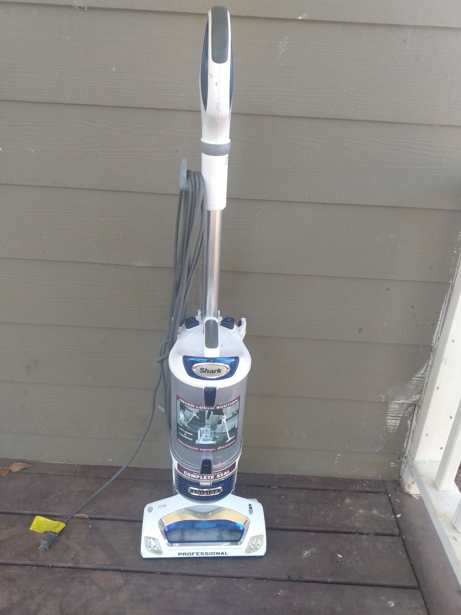 Shark professional rotator vacuum cleaner