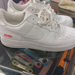 Air Force 1 Supreme Sneakers