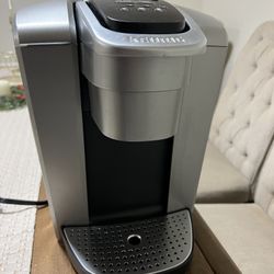 Keurig K-Elite Single Serve K-Cup Pod Coffee Maker, with Strength and Temperature Control, Iced Coffee Capability, 8 to 12oz Brew Size, Programmable, 