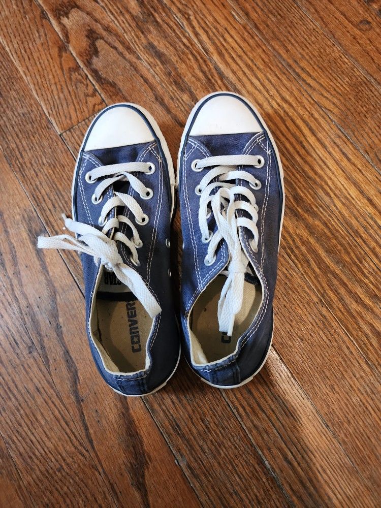 Converse Blue ,Woman S.6 M 4.Used Like 2 Only Like 3 Months..