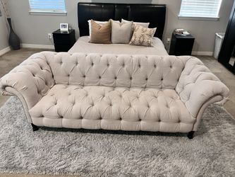 Tufted Decorative Couch