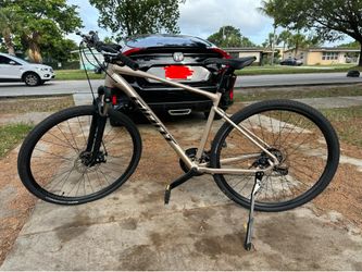 Giant Roam 4 disc brake hybrid bike
