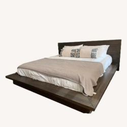 Restoration Hardware Reclaimed Russian Oak Platform Bedframe Queen