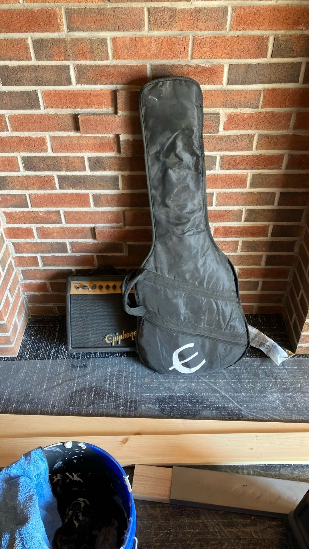 Beginner 6 String Guitar With Amp