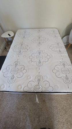 Signature Design by Ashley Twin Size Chime 10 Inch Medium Firm Hybrid Mattress with Cooling Gel Memory Foam for Pressure Relief, Fiberglass-Free, Matt