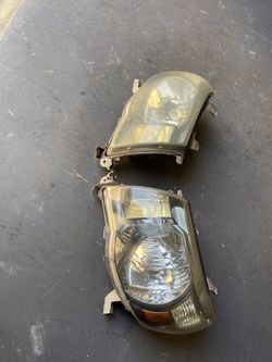 Toyota Tacoma Grille and Headlights