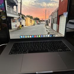 Apple 15 Inch Mac Book Air 16GB 512 SSD Storage 