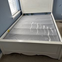 Princess Enchanted Kingdom White 6 Pc Full Bed set with storage