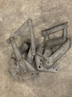 Hood hinges c10 were on a 72 c10