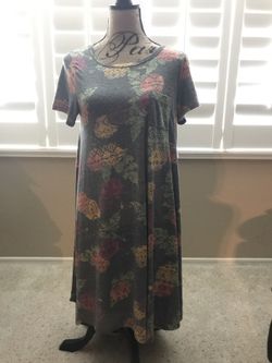 Lularoe XS Carly BNWT Beautiful hard to fine print just too big