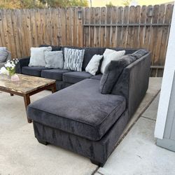 Sectional Couch 🚚DELIVERY AVAILABLE 🚚