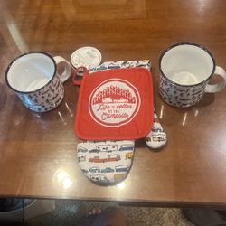 Set Of Coffee Mugs w/ Pot Holder +oven Mitt