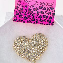 BETSEY JOHNSON "I LOVE YOU FOREVER!" BEAUTIFUL WHITE RHINESTONE BROOCH BRAND NEW!