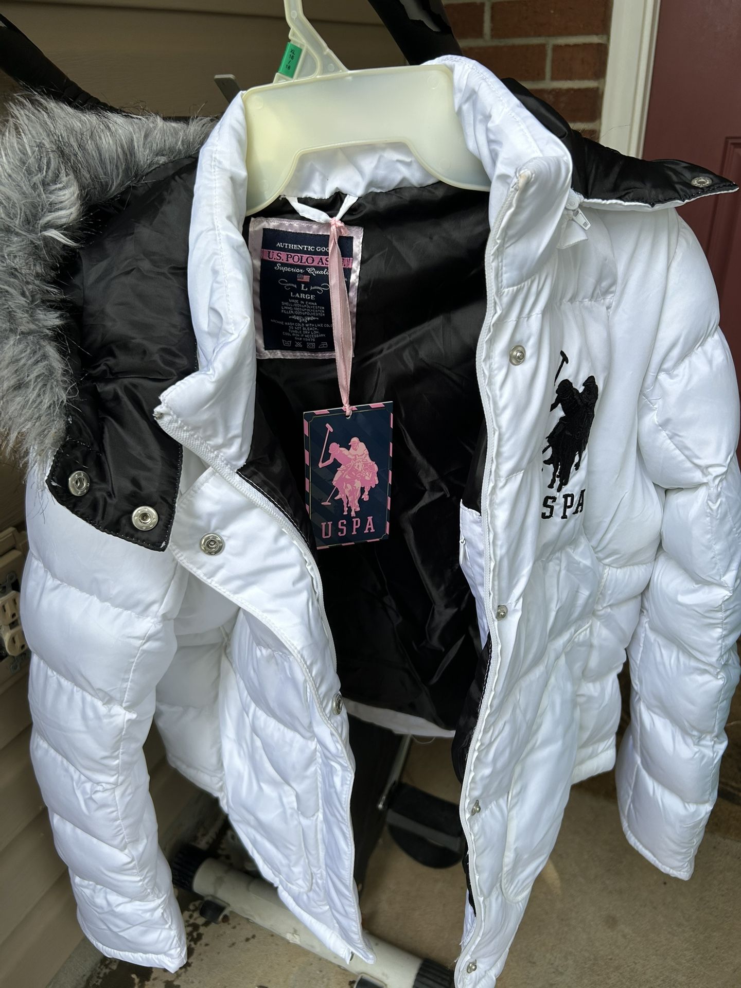 Woman’s Winter Hooded Jacket Size Large