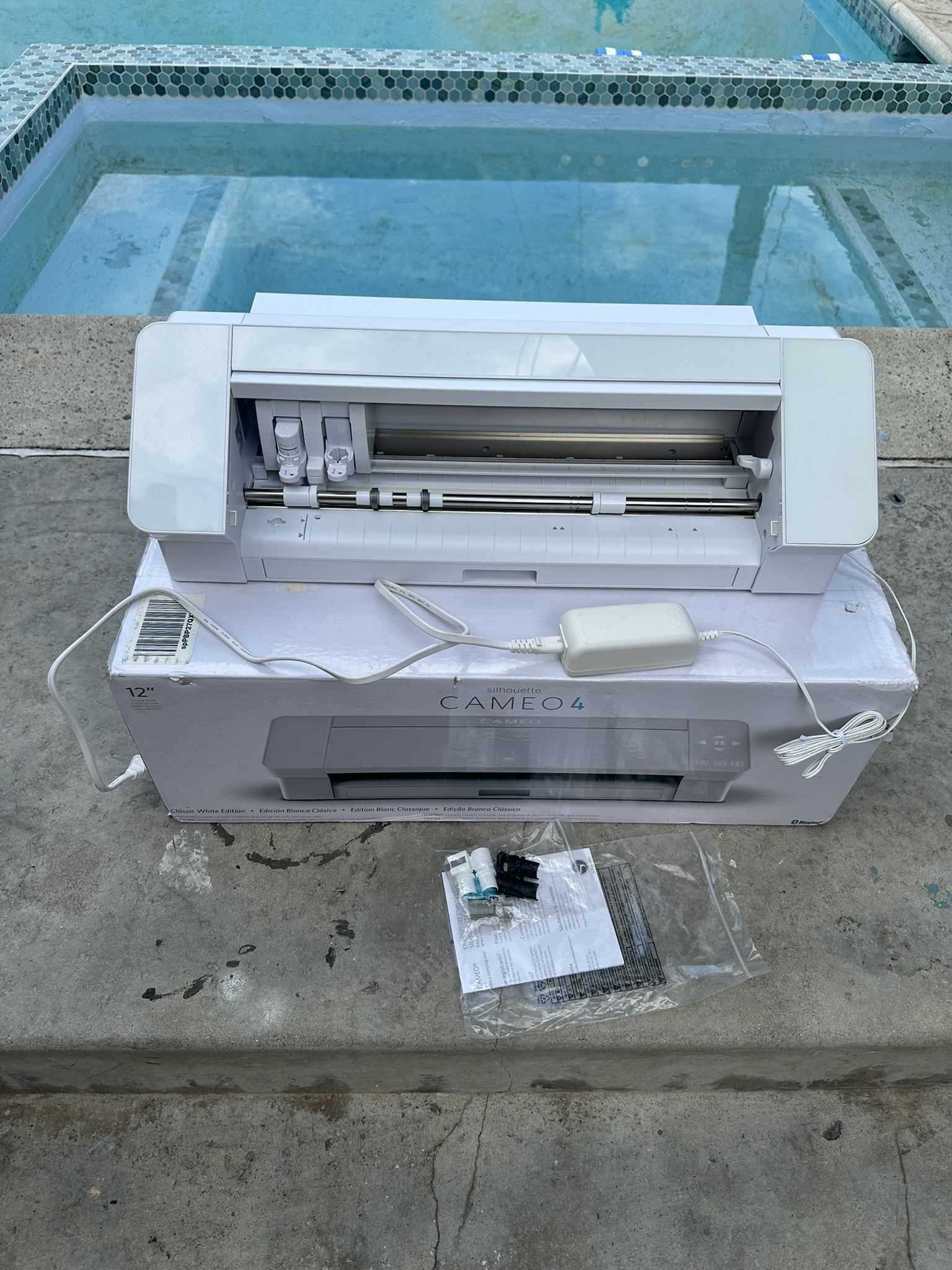Silhouette Cameo 4 - Vinyl / Crafts Cutter