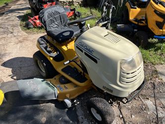 Cub Cadet LT1045 46” Riding Lawn Mower/Lawn Tractor 17.5hp Low Hours
