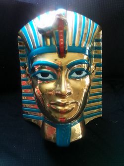 Gold Egyptian Pharaoh Statue