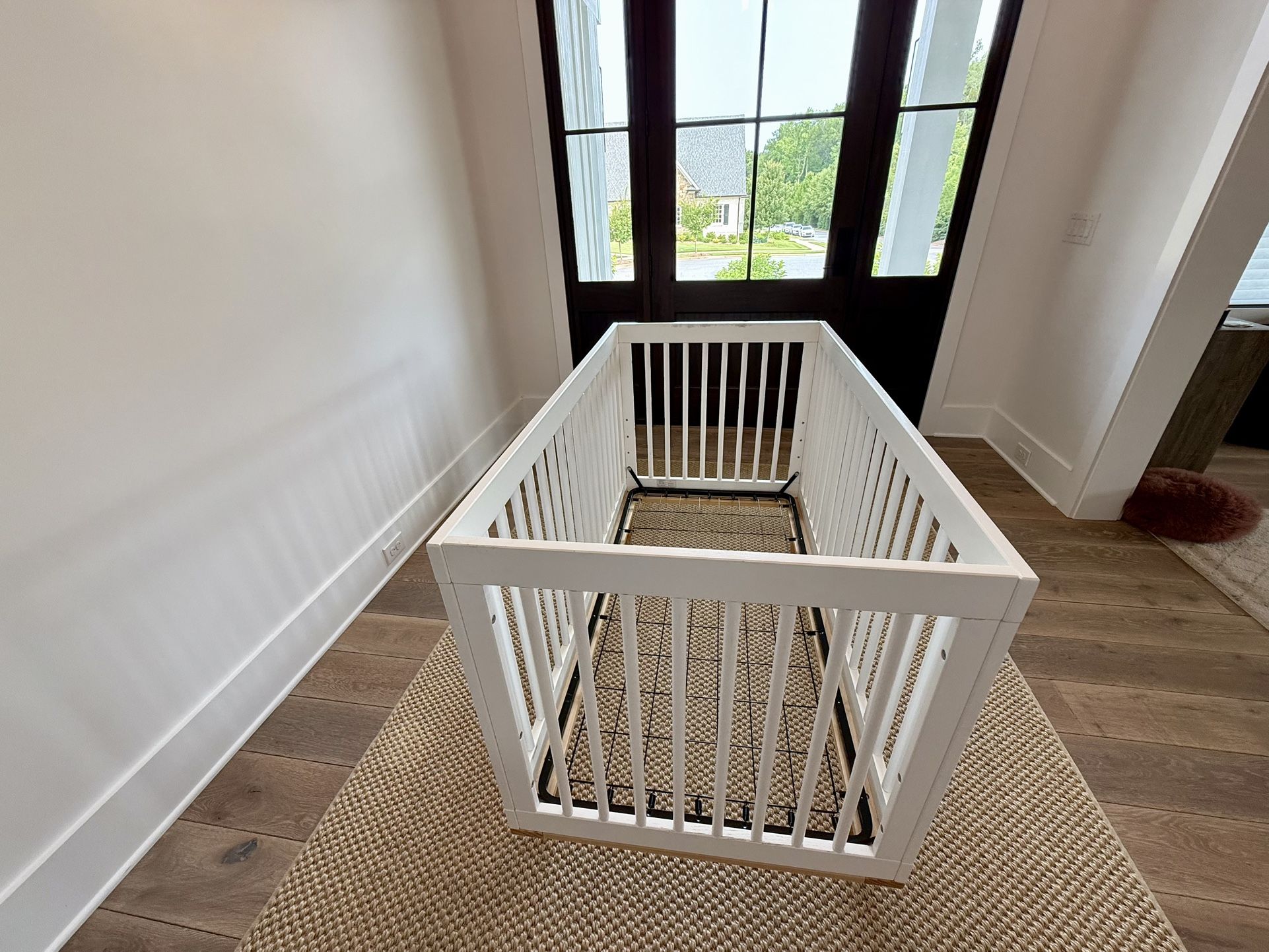 🌿 Modern Convertible Crib – Excellent Condition – $150