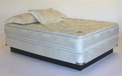 Queen size matress.