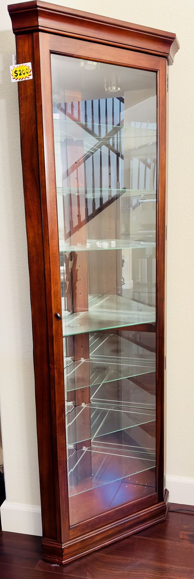 Corner curio cabinet With Glass Shelf’s And Lights