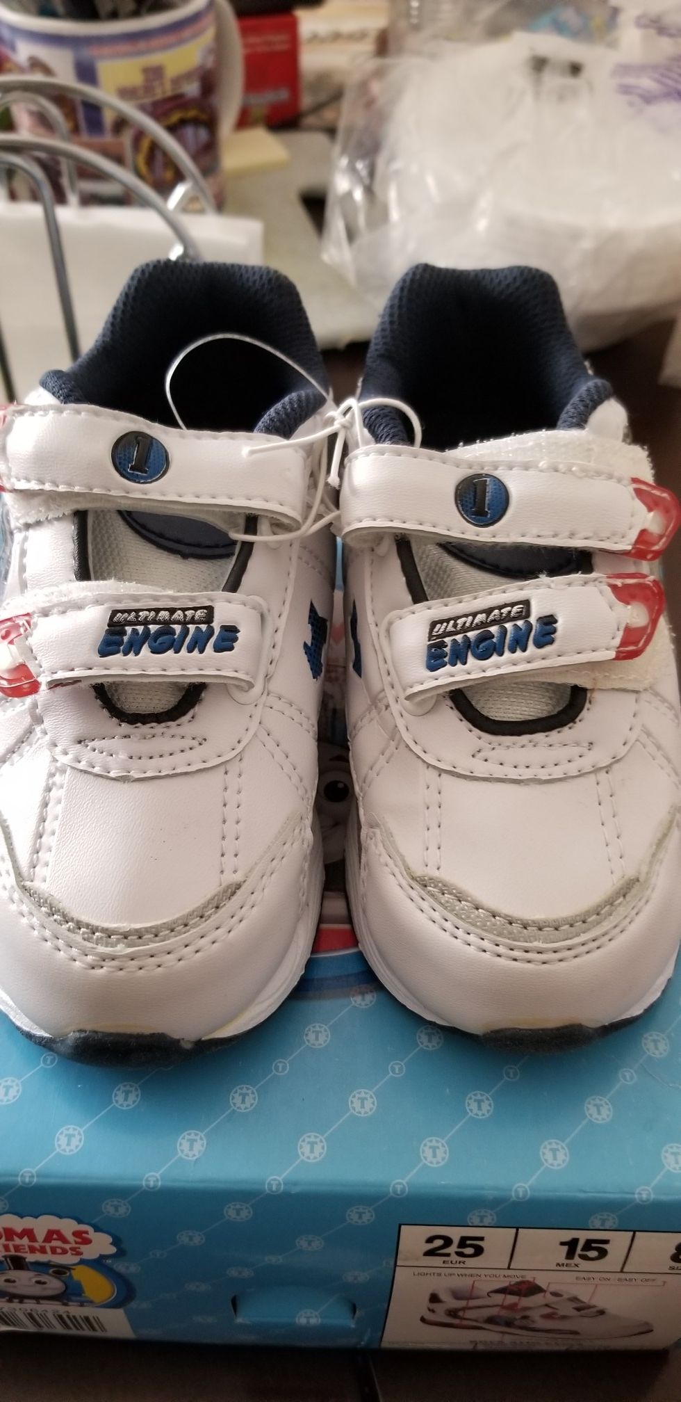 BEAUTIFUL TENNIS SHOES SIZE 8 ORIGINAL THOMAS AND FRIEND SHOO SHOO TRAIN