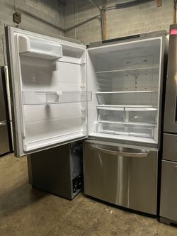 33 inch LG refrigerator in good condition with 4 months warranty