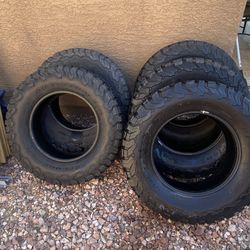 5 BFG KO2 tires 265/70/17