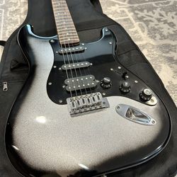 RARE Fender Starcaster Stratocaster HSS Electric Guitar Silverburst with Gig Bag