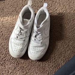 White Nikes Size 2 In Boys