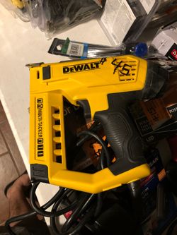 DEWALT 5-in-1 Multi-Tacker and Brad Nailer