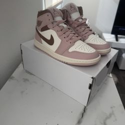 Women’s Air Jordan 1 Mid Pink Oxford – Size 6 (New w/ Box