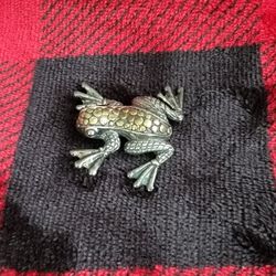 Vintage sterling silver frog brooch