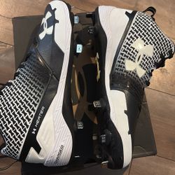 Men’s Under Armor Baseball Cleats
