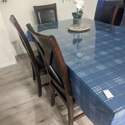 Dining Table With 6 Chairs+ Extention Piece 