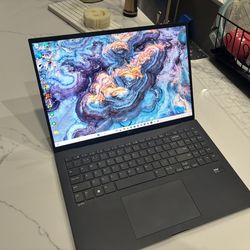 LG Gram 16″ Laptop – Intel Core Ultra 7, 32GB RAM, Excellent Condition