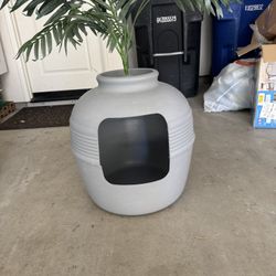 Discreet Cat Litter Box
