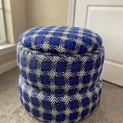 Blackbilled Magpie ottoman 